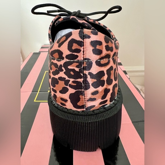 NIB Dolls Kill Lady GoDiva Pounce Away Oxfords Satin Leopard & Crystal Accents - Picture 7 of 14